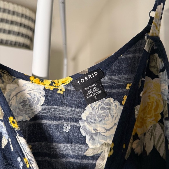 Torrid Dark Blue and Yellow Tie Front Camisole Blouse Women’s Plus Size 3 - Picture 2 of 5